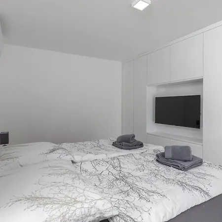 Spacious Pool - Happy Crikvenica