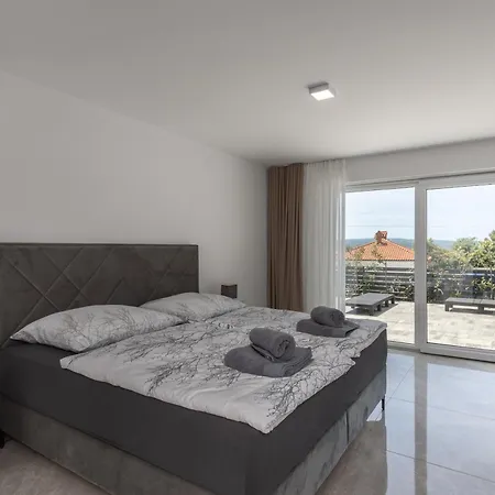 Spacious Pool - Happy Apartmán *