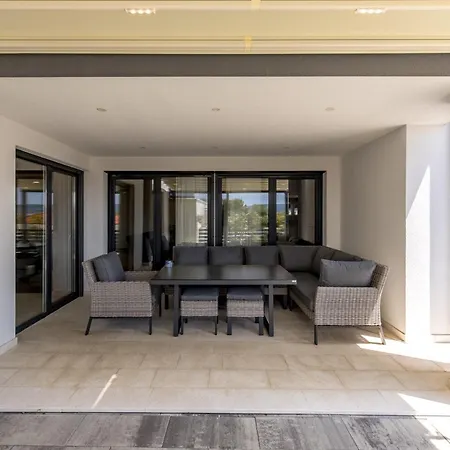 Apartmán Spacious Pool - Happy *