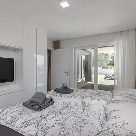 Spacious Pool - Happy Apartmán *