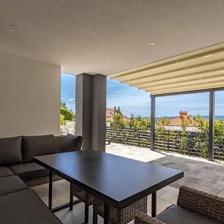 Spacious Pool - Happy Apartment Crikvenica