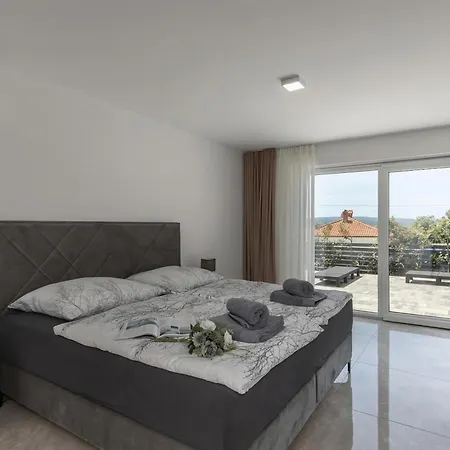 Apartament Spacious Pool - Happy *