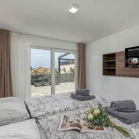 Spacious Pool - Happy Apartament