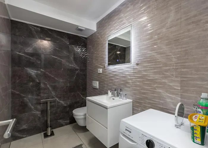 Spacious Pool - Happy Apartmán