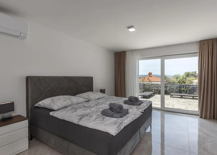 Spacious Pool - Happy Apartmán *