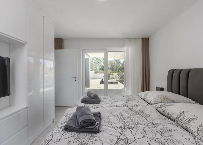 Spacious Pool - Happy Apartmán