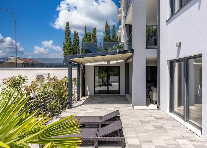 Spacious Pool - Happy Apartmán
